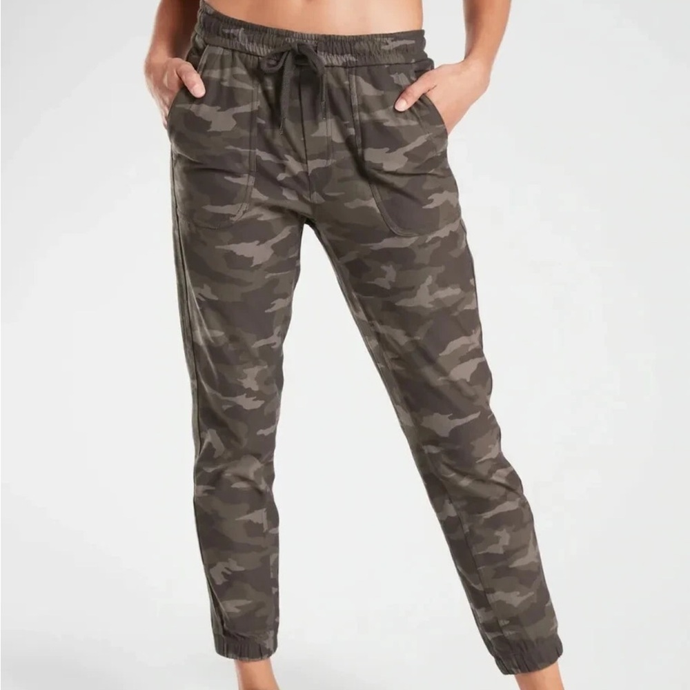 Athleta Farallon Pants Joggers Camo Green Women’s Size 16 Terry Pull On Pockets